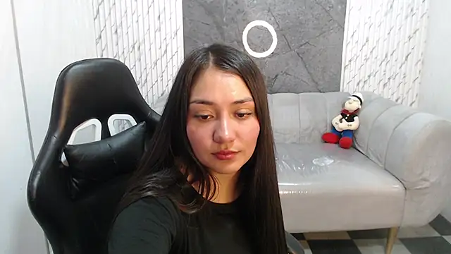 Snapshot of Ivony18_b chatting on 27, 10, 2025 Ivony18 b online show from 27, 10, 2025