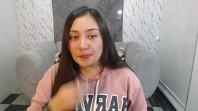 Snapshot of Ivony18_b chatting on 5, 11, 2025 Ivony18 b online show from 5, 11, 2025