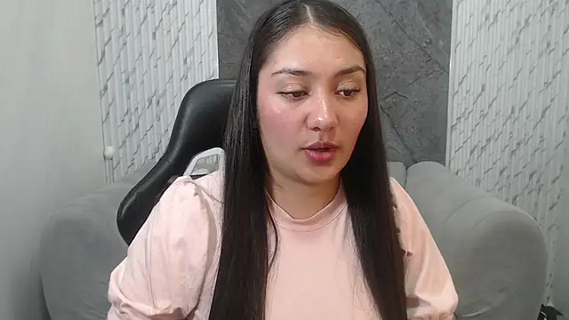 Snapshot of Ivony18_b chatting on 16, 11, 2025 Ivony18 b online show from 16, 11, 2025