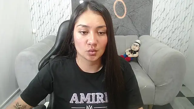 Snapshot of Ivony18_b chatting on 18, 11, 2025 Ivony18 b online show from 18, 11, 2025