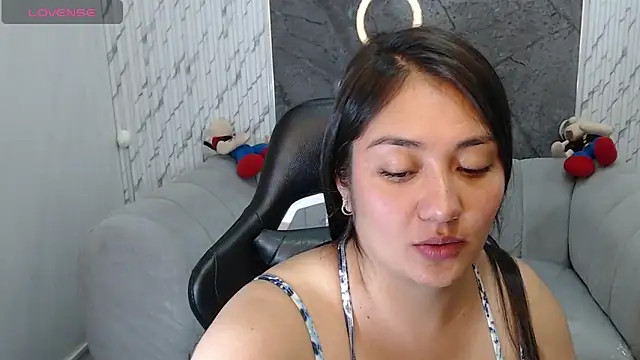 Snapshot of Ivony18_b chatting on 14, 12, 2025 Ivony18 b online show from 14, 12, 2025