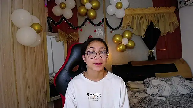 Snapshot of honeymoon_12 chatting on 11, 11, 2025 honeymoon 12 online show from 11, 11, 2025