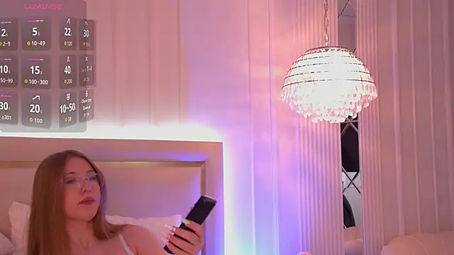 Snapshot of RemyLoon chatting on 22, 11, 2025 RemyLoon online show from 22, 11, 2025