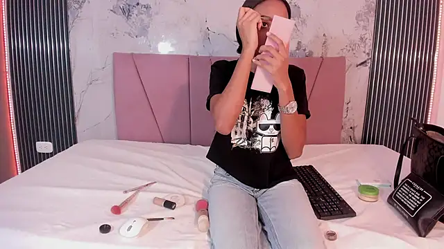 Mia Duarte1 online show from 4, 4, 2026