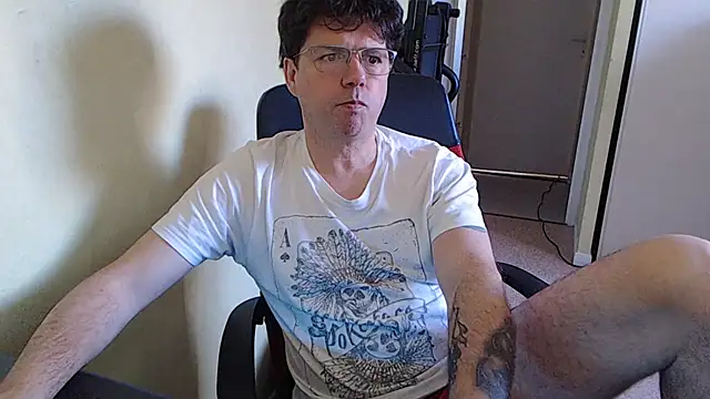 Snapshot of blueandwhite1 chatting on 15, 4, 2026 blueandwhite1 online show from 15, 4, 2026