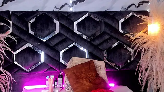 Zoe-Johnson  online show from 9, 1, 2026