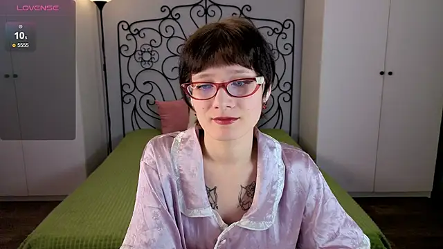 Snapshot of oliviafairy1 chatting on 18, 10, 2025 oliviafairy1 online show from 18, 10, 2025