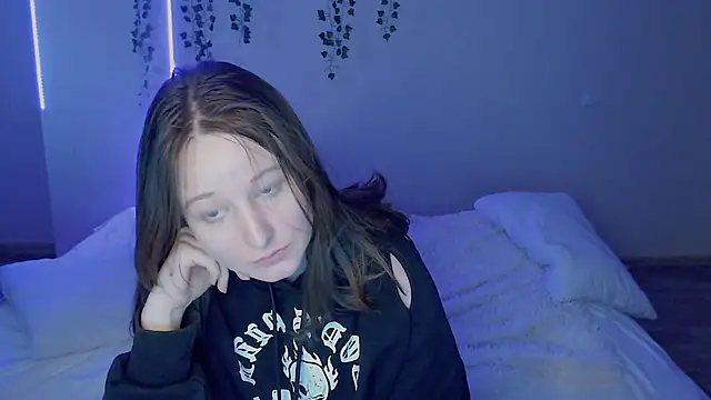 Snapshot of EmmaWise_221 chatting on 13, 9, 2025 EmmaWise 221 online show from 13, 9, 2025