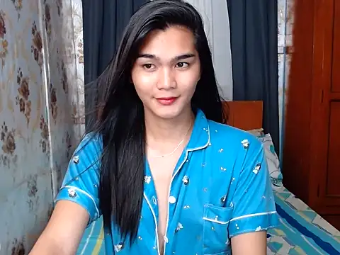 lady in moon online show from 22, 10, 2025