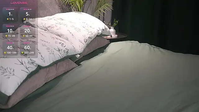 Snapshot of CameliaGlaue chatting on 9, 10, 2025 CameliaGlaue online show from 9, 10, 2025