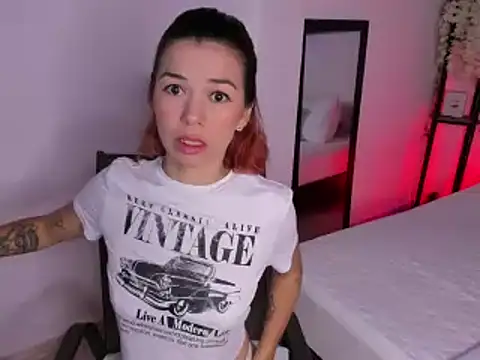 Snapshot of selene_boyer chatting on 8, 10, 2025 selene boyer online show from 8, 10, 2025