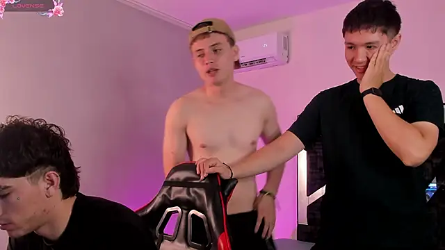 Handsomeboyss19 online show from 14, 4, 2026