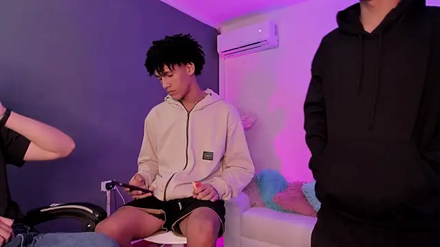 Handsomeboyss19 online show from 10, 7, 2026