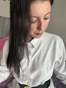 Mia salinass online show from 16, 2, 2026