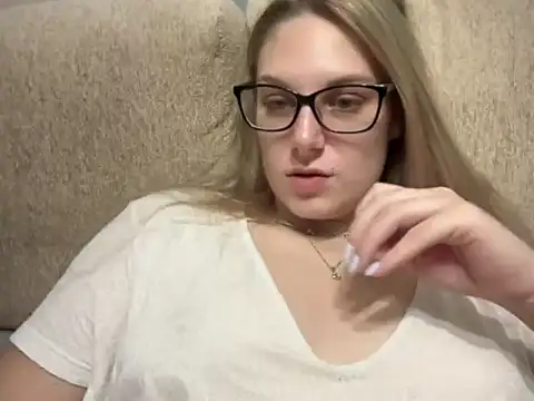 Snapshot of NikexPretty chatting on 11, 10, 2025 NikexPretty online show from 11, 10, 2025