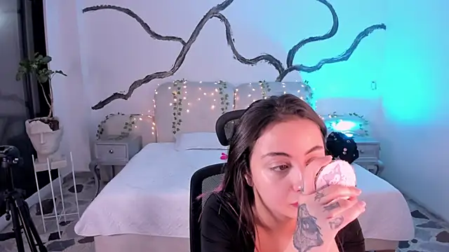 SarahCastro1  online show from 16, 9, 2025