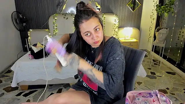 SarahCastro1  online show from 5, 3, 2026