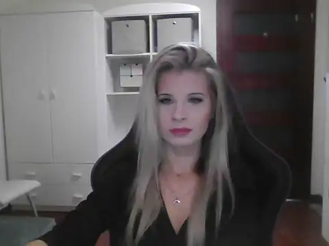 KristineGlow online show from 7, 10, 2025