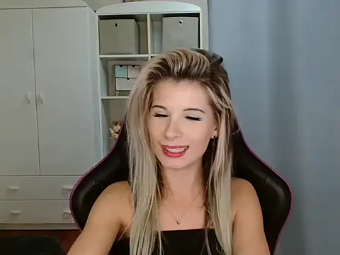 KristineGlow online show from 25, 11, 2025