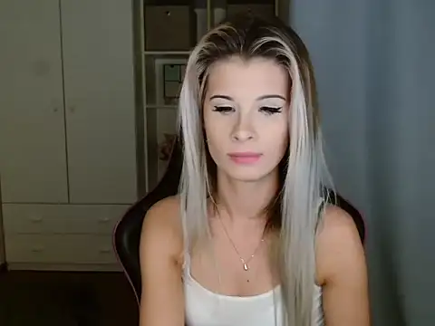 KristineGlow online show from 4, 12, 2025