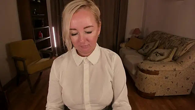 Snapshot of sexmom8 chatting on 28, 7, 2026 sexmom8 online show from 28, 7, 2026