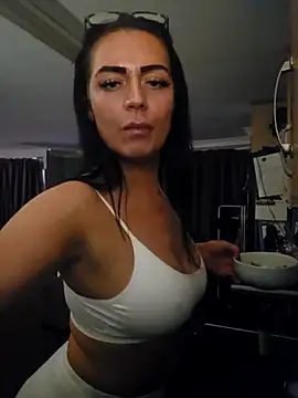 KissMeKylie online show from 7, 11, 2025