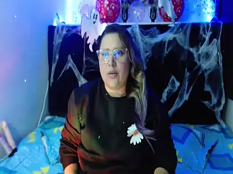 Snapshot of EmmaTower chatting on 10, 10, 2025 EmmaTower online show from 10, 10, 2025