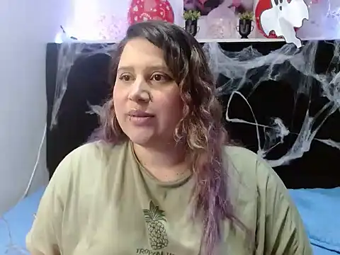 Snapshot of EmmaTower chatting on 14, 10, 2025 EmmaTower online show from 14, 10, 2025
