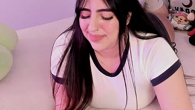 Camila Matinez  online show from 11, 11, 2025