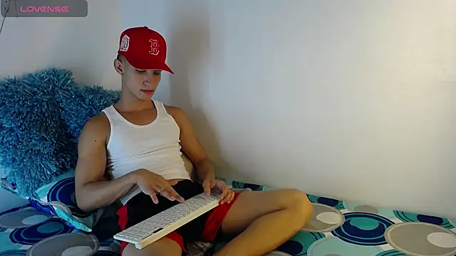Snapshot of babyandy_x chatting on 24, 9, 2025 babyandy x online show from 24, 9, 2025