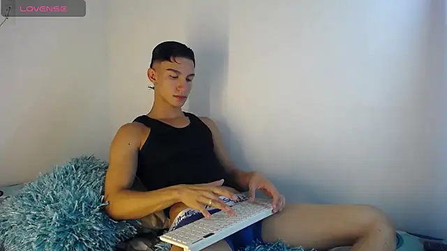 Snapshot of babyandy_x chatting on 11, 10, 2025 babyandy x online show from 11, 10, 2025