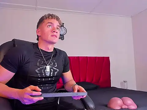 Snapshot of paull_george chatting on 4, 10, 2025 paull george online show from 4, 10, 2025