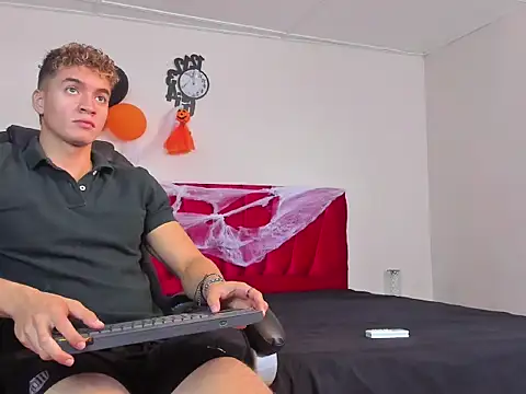 Snapshot of paull_george chatting on 16, 10, 2025 paull george online show from 16, 10, 2025