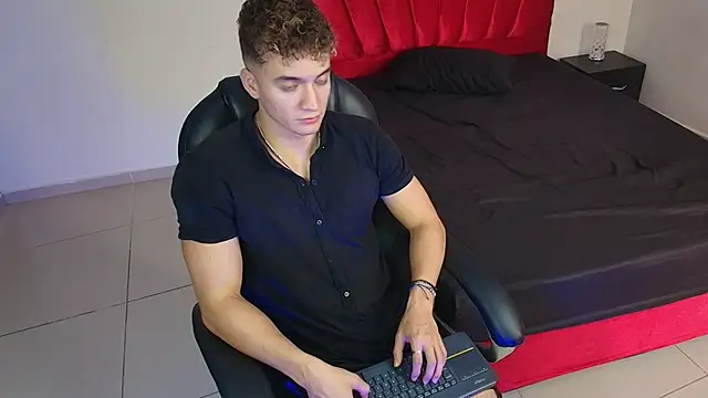 Snapshot of paull_george chatting on 31, 10, 2025 paull george online show from 31, 10, 2025