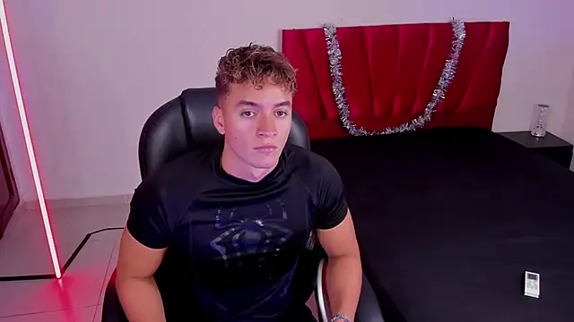 Snapshot of paull_george chatting on 21, 11, 2025 paull george online show from 21, 11, 2025