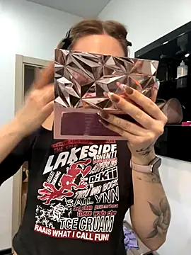 LunaMillie online show from 2, 11, 2025