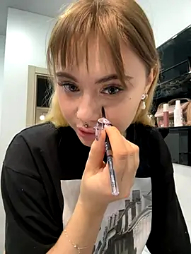 LunaMillie online show from 1, 12, 2025