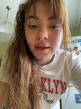 Snapshot of LunaMillie chatting on 10, 7, 2026 LunaMillie online show from 10, 7, 2026