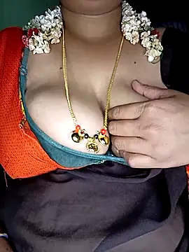 Snapshot of Geetha227 chatting on 13, 11, 2025 Geetha227 online show from 13, 11, 2025