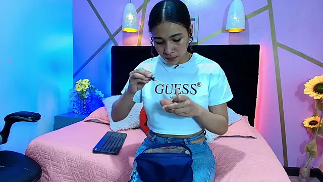 Snapshot of Emma_Carteer chatting on 24, 10, 2025 Emma Carteer online show from 24, 10, 2025