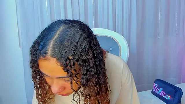 Snapshot of Emma_Carteer chatting on 25, 10, 2025 Emma Carteer online show from 25, 10, 2025