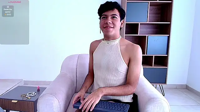 Snapshot of E_R_O_S_ chatting on 7, 11, 2025 E R O S online show from 7, 11, 2025