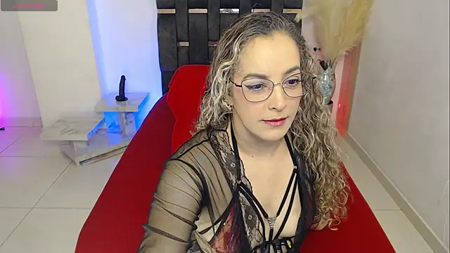 Snapshot of miyu_charlotte chatting on 4, 7, 2026 miyu charlotte online show from 4, 7, 2026
