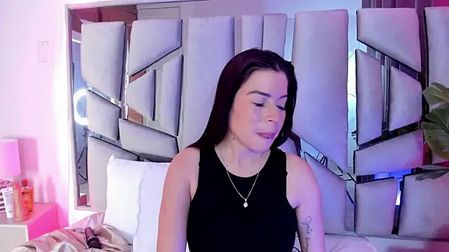 Snapshot of _valeria_saenz_ chatting on 3, 10, 2025 valeria saenz online show from 3, 10, 2025