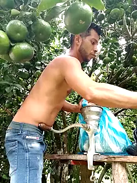 Snapshot of AlphaAlterX chatting on 4, 10, 2025 AlphaAlterX online show from 4, 10, 2025