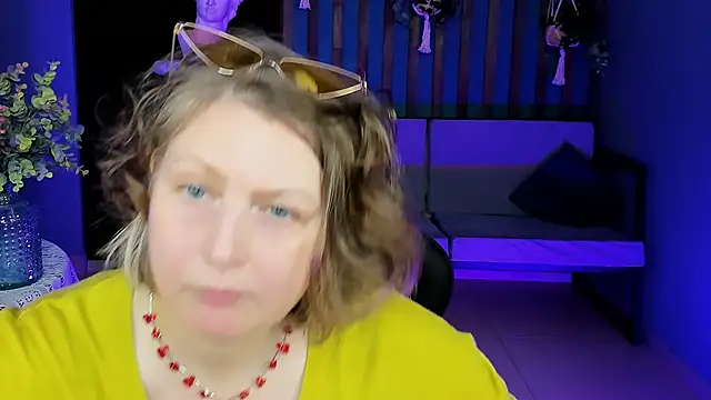 TiffanyBrauny online show from 22, 9, 2025