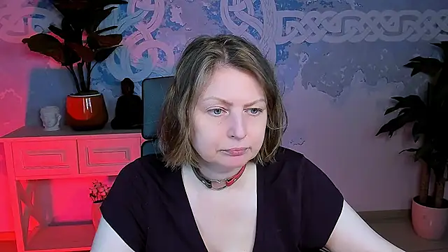 TiffanyBrauny online show from 25, 9, 2025