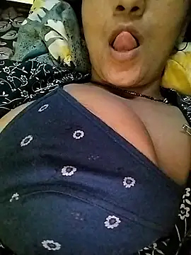 Snapshot of Hottestgirll chatting on 10, 11, 2025 Hottestgirll online show from 10, 11, 2025