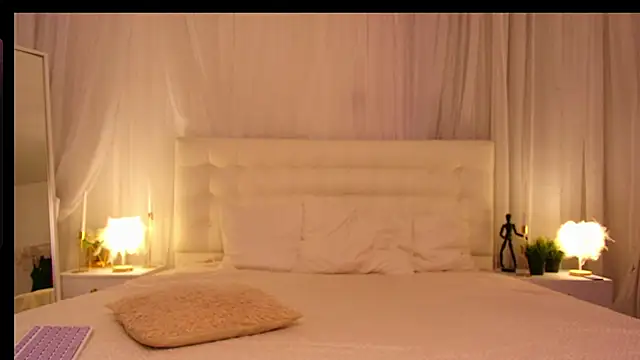 Snapshot of Lilit_1Love chatting on 19, 9, 2025 Lilit 1Love online show from 19, 9, 2025