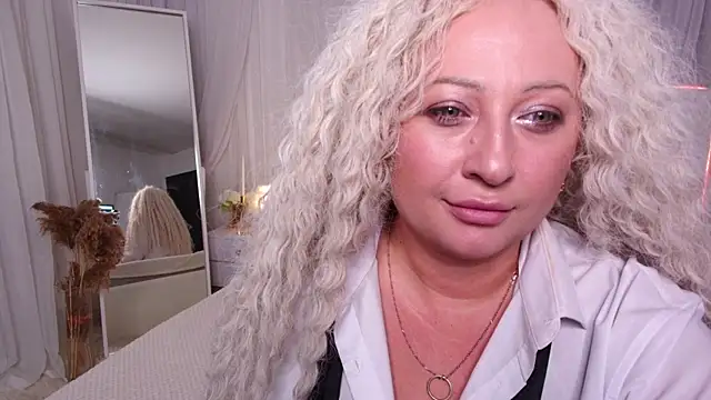 Snapshot of Lilit_1Love chatting on 27, 9, 2025 Lilit 1Love online show from 27, 9, 2025